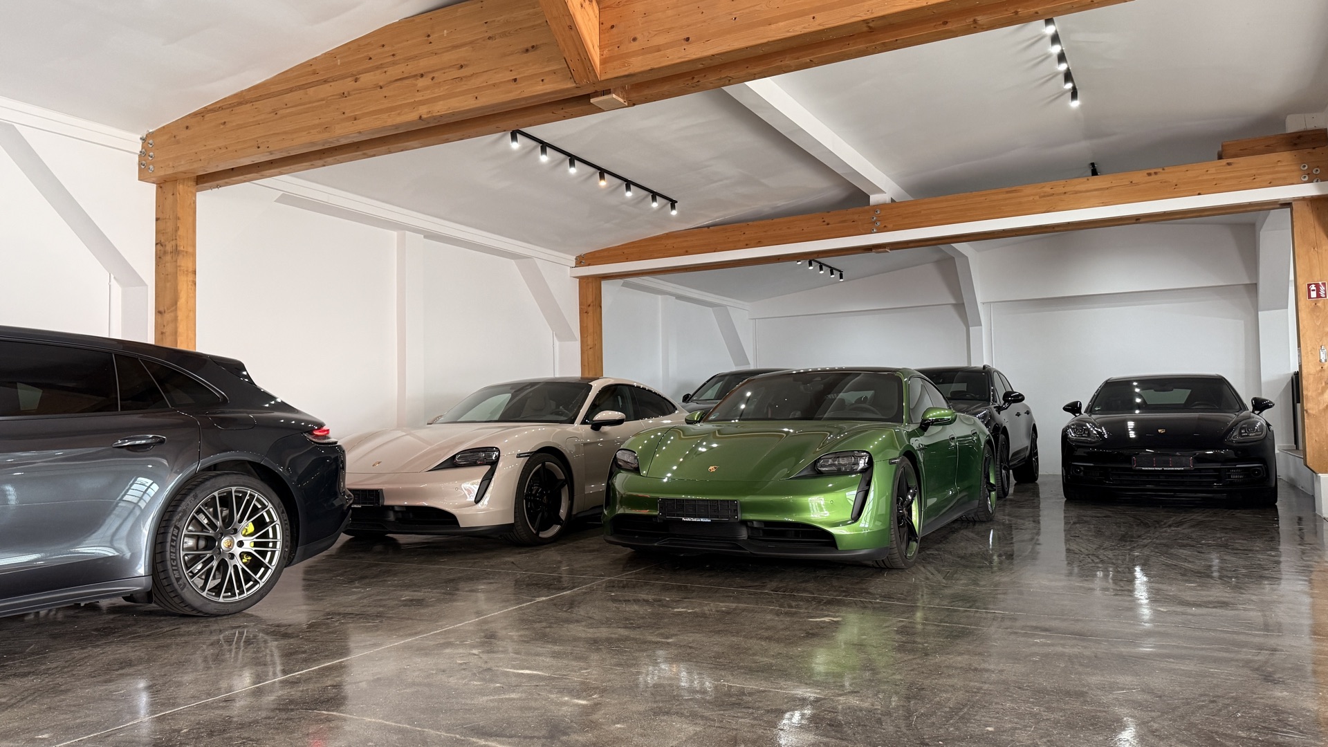 Porsche-Flotte in der Ausstellung